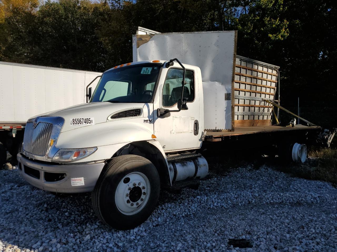2020 International MV607 BOX Truck