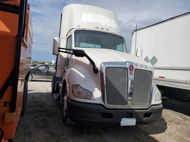 2017 Kenworth T680 Semi Truck