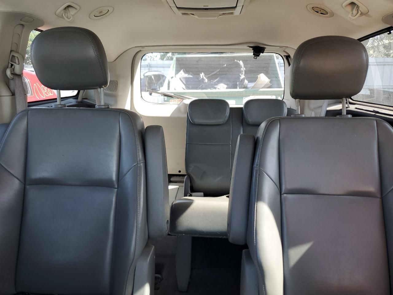 2010 Volkswagen Routan se