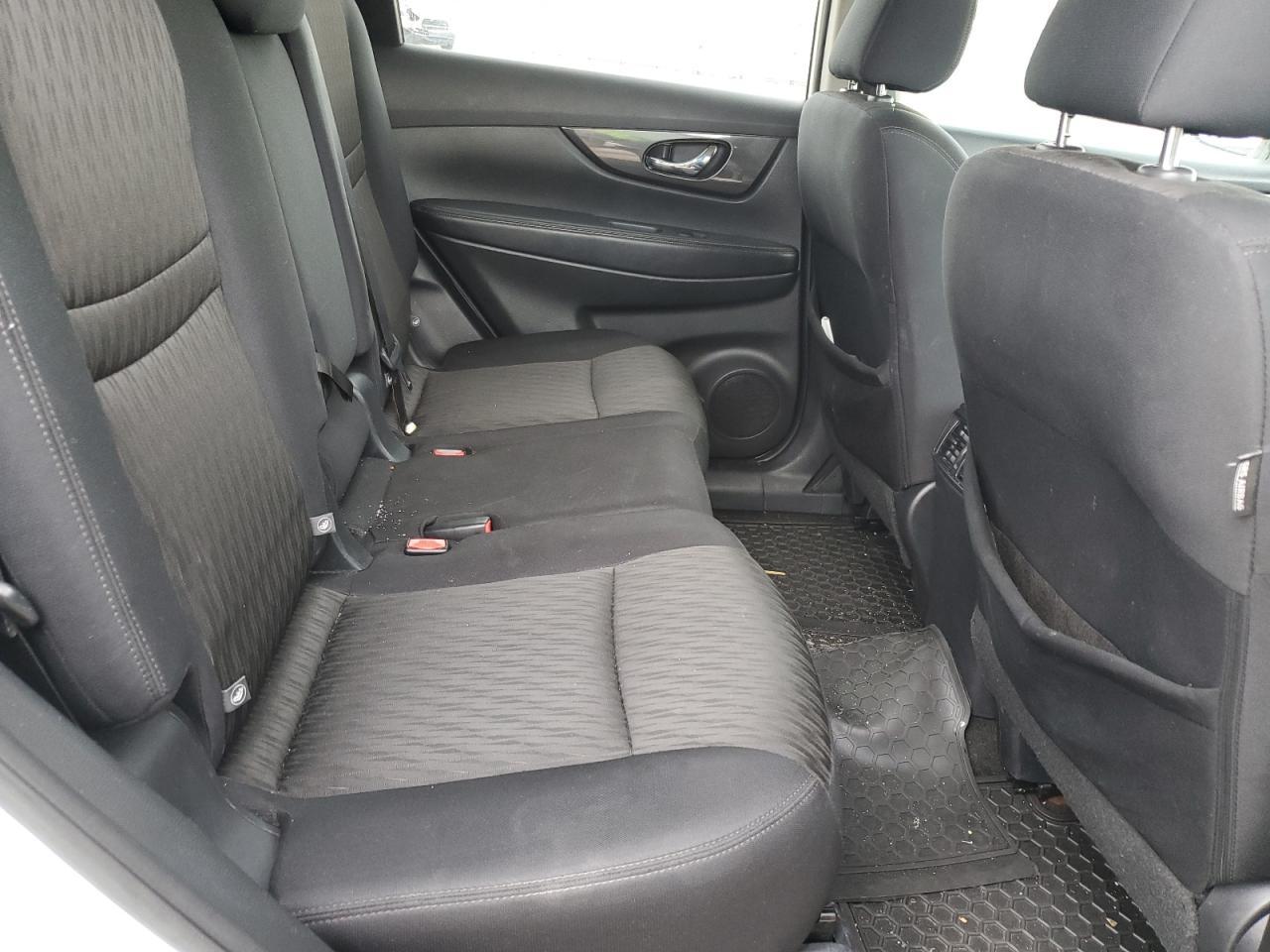 2017 Nissan Rogue sv