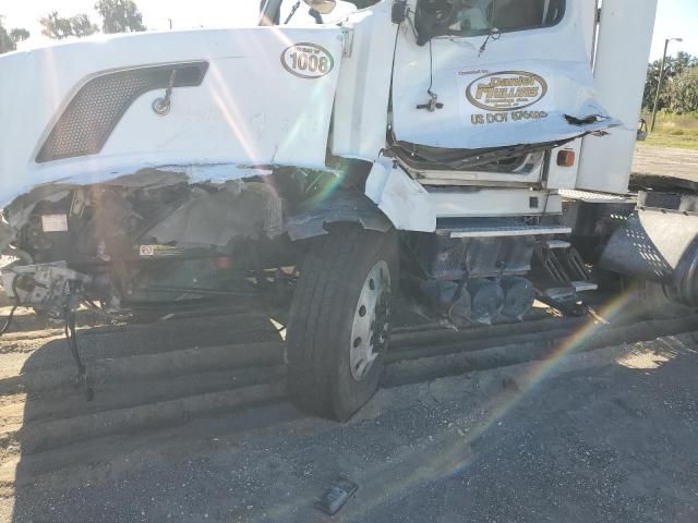 2006 Volvo VNL Semi Truck