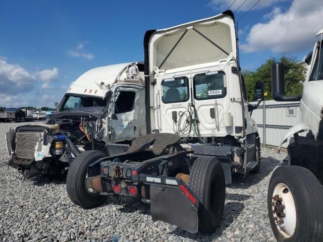 2017 Freightliner Cascadia 113 Semi Truck