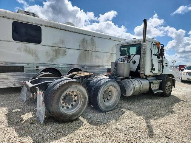 2016 Mack CXU613 Semi Truck
