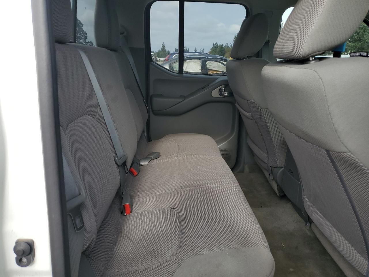 2016 Nissan Frontier s