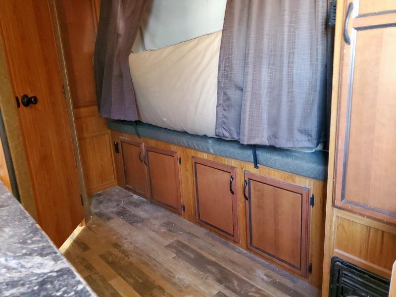 2016 Starcraft Launch Camper