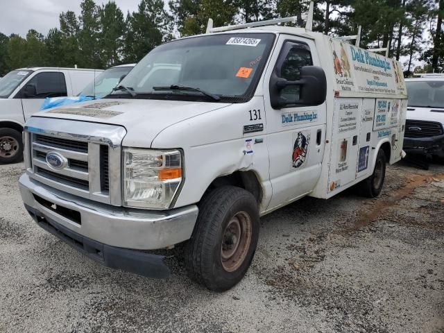 2013 Ford Econoline E350 Super Duty Cutaway Van