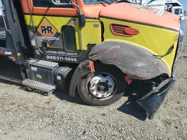 2014 Peterbilt 325