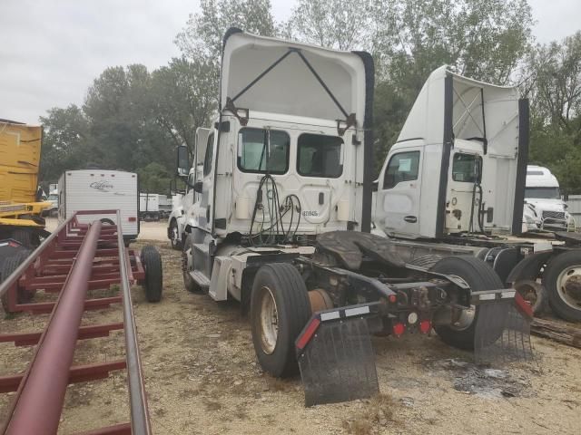 2018 Freightliner Cascadia 113 Semi Truck
