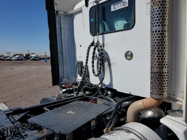 2014 Kenworth T680 Semi Truck