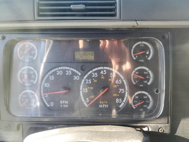2005 Freightliner Conventional Columbia