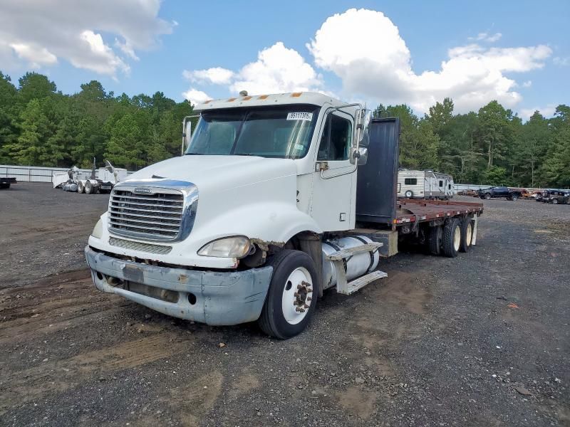 2005 Freightliner Columbia Flatbed Truck