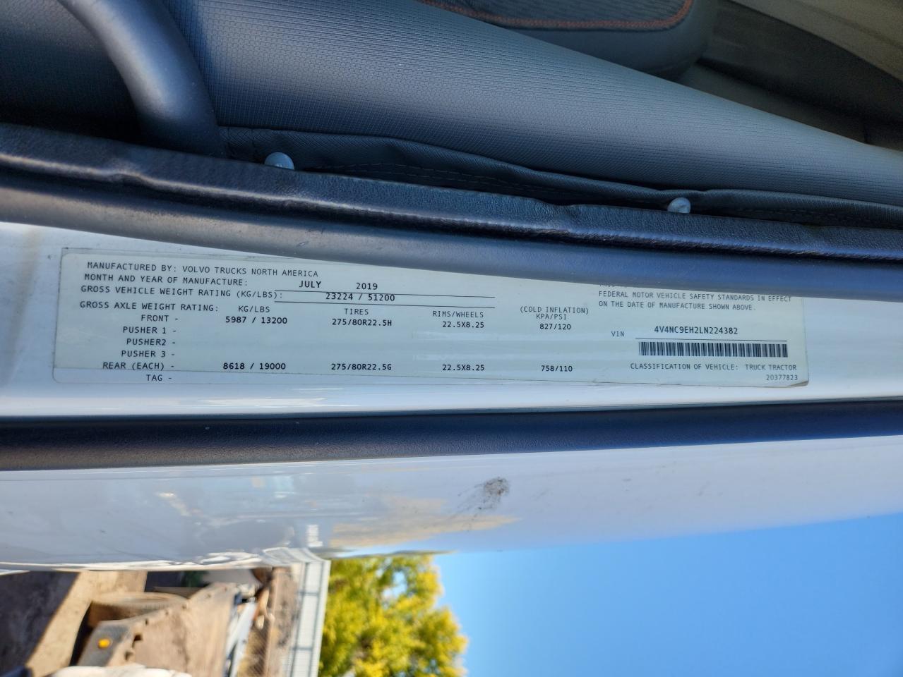 2020 Volvo VNL Semi Truck