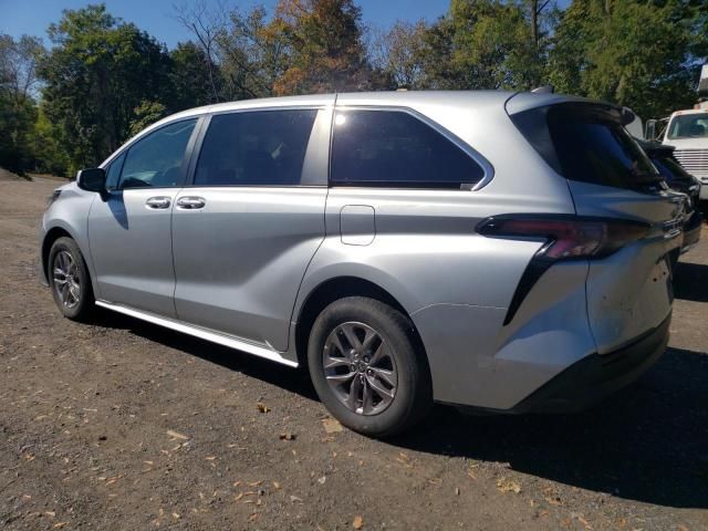 2023 Toyota Sienna LE