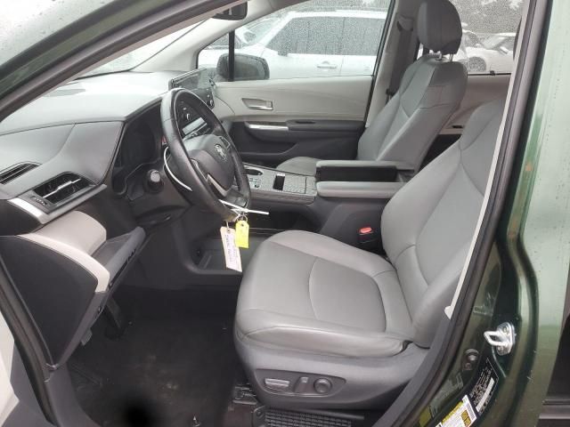 2021 Toyota Sienna xle