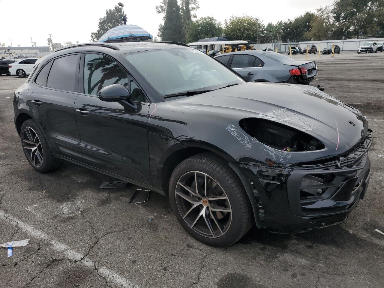 2025 Porsche Macan Base