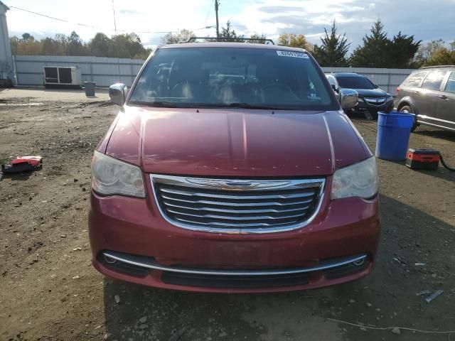 2013 Chrysler Town & Country Touring l