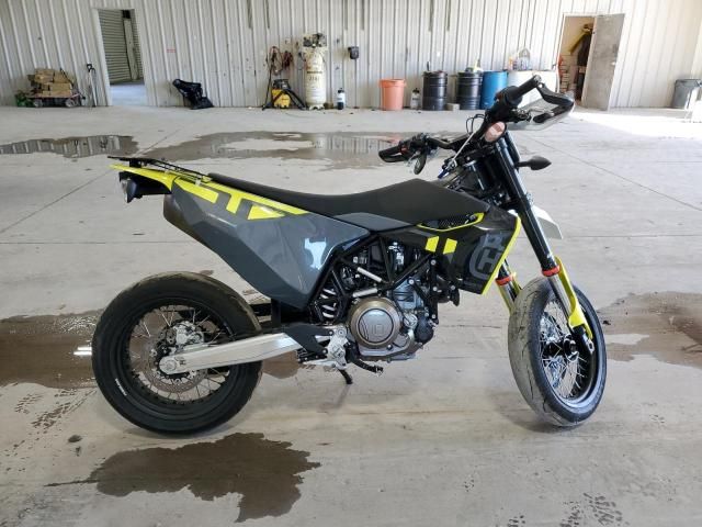 2023 Husqvarna Supermoto 701