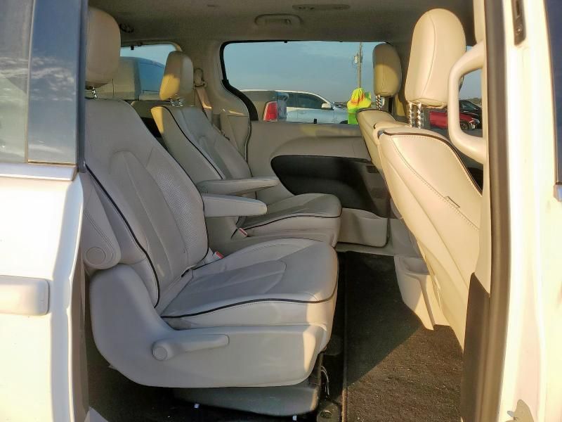 2018 Chrysler Pacifica Hybrid Limited