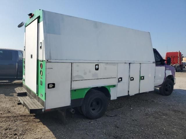 2016 Ford Econoline E450 Super Duty Cutaway Van