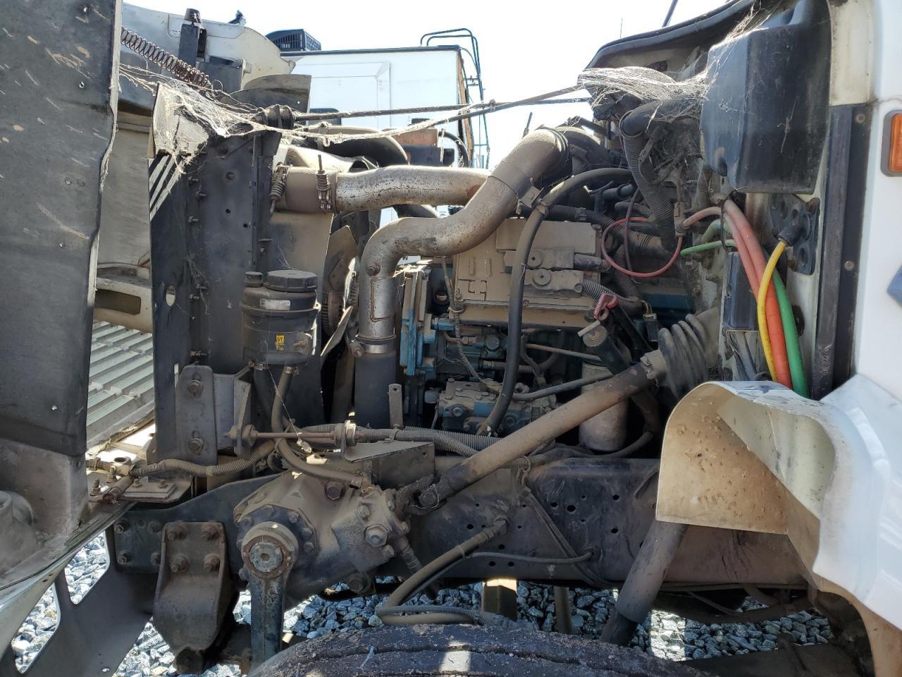 1999 International 4000 4700-BOX Truck