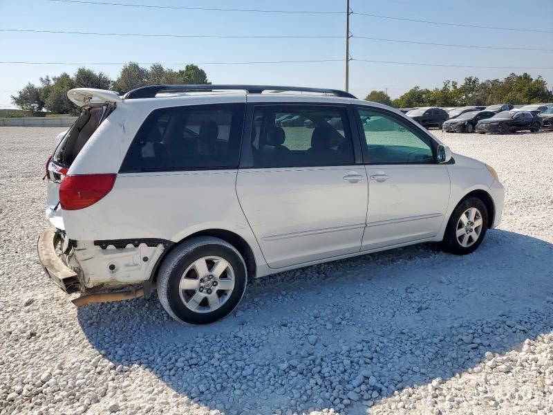 2005 Toyota Sienna XLE
