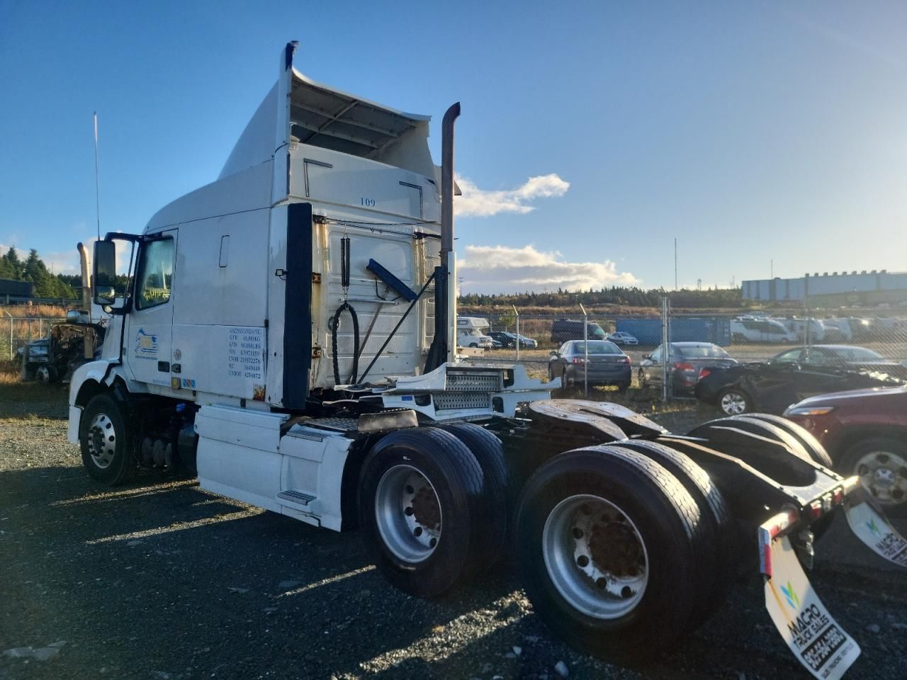 2016 Volvo VN VNL-Trucks Semi Truck