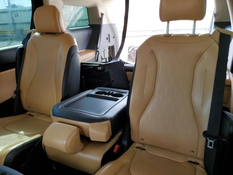 2023 KIA Carnival lx