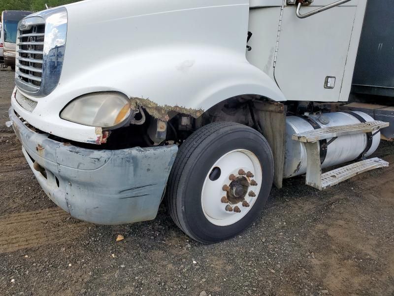 2005 Freightliner Columbia Flatbed Truck
