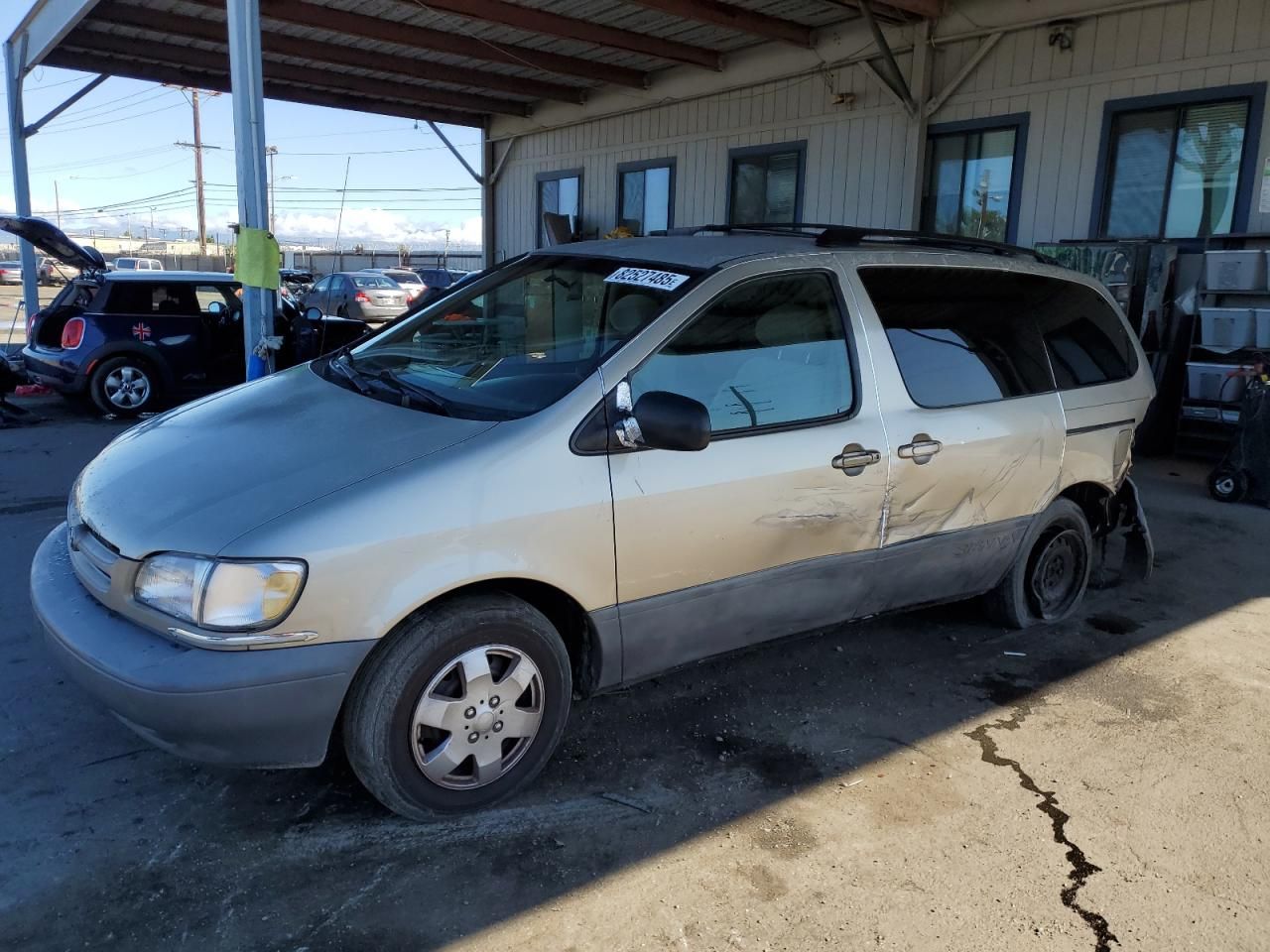 2000 Toyota Sienna le