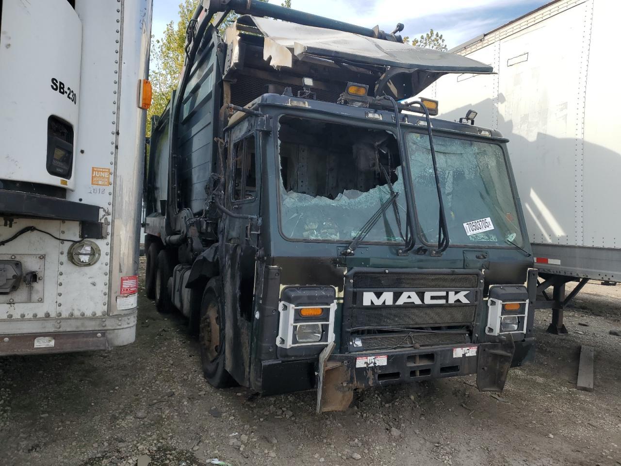 2018 Mack LR613 Refuse Truck