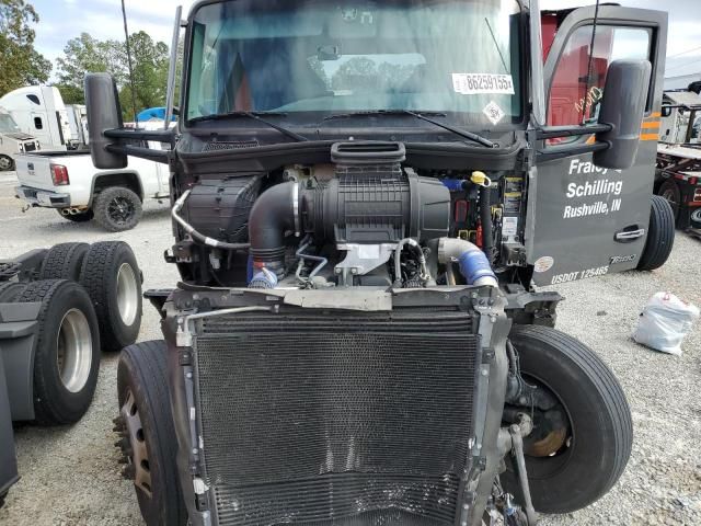 2024 Kenworth T680 Semi Truck