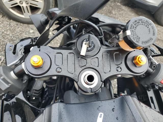 2025 Yamaha YZFR7