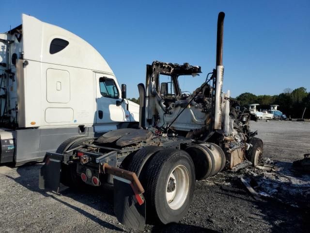2015 Freightliner Cascadia Semi Truck