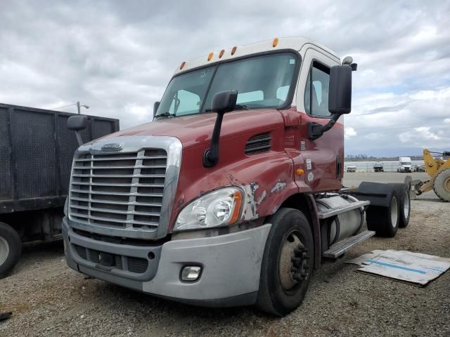 2014 Freightliner Cascadia 1-Semi Truck