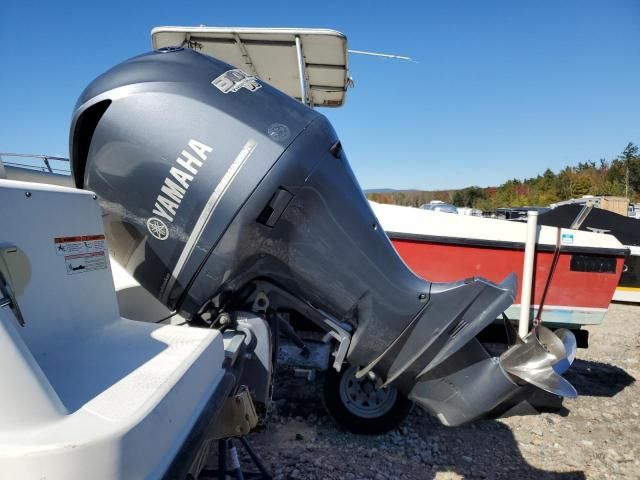 2011 Hydra Sport 2300 DC-Boat