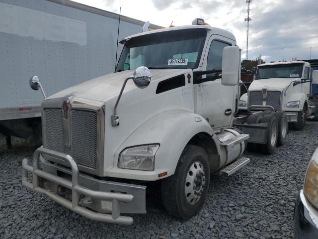 2018 Kenworth T880 Semi Truck