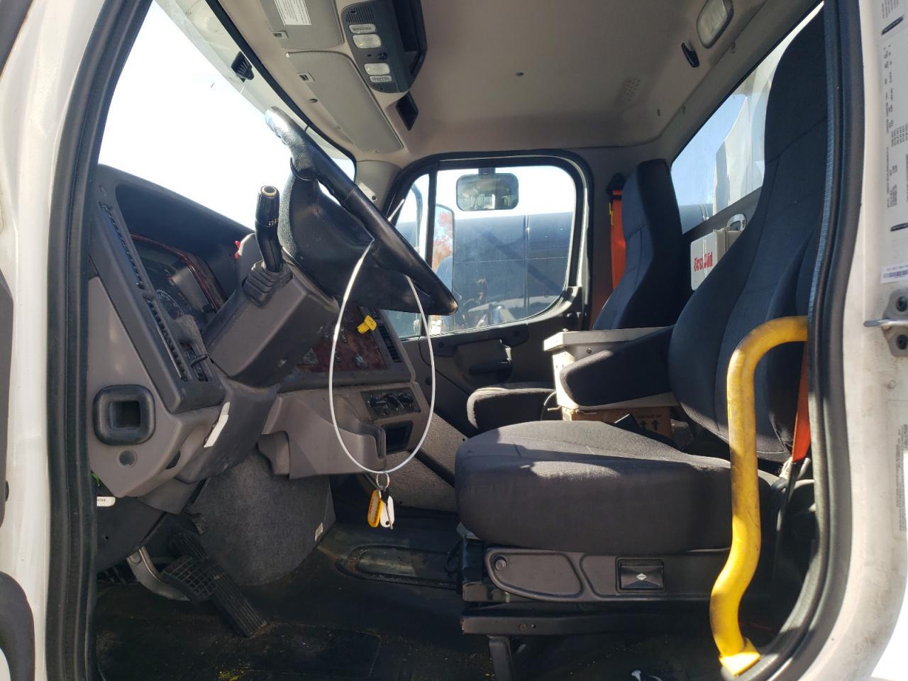 2022 Freightliner M2 106