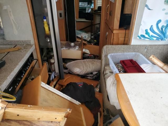 2005 Workhorse Custom Chassis Motorhome Chassis W22