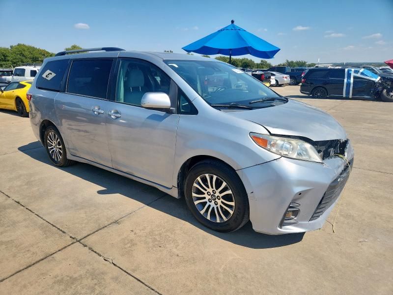 2018 Toyota Sienna XLE