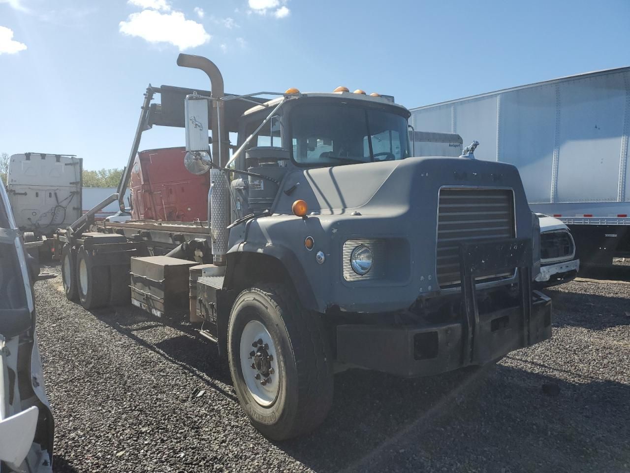 1997 Mack DM690S ROLL-OFF Container Truck