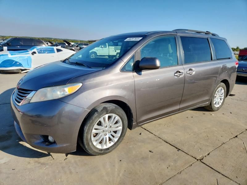2014 Toyota Sienna XLE