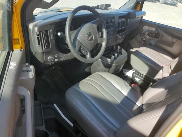 2022 GMC Savana CUT-BOX Truck