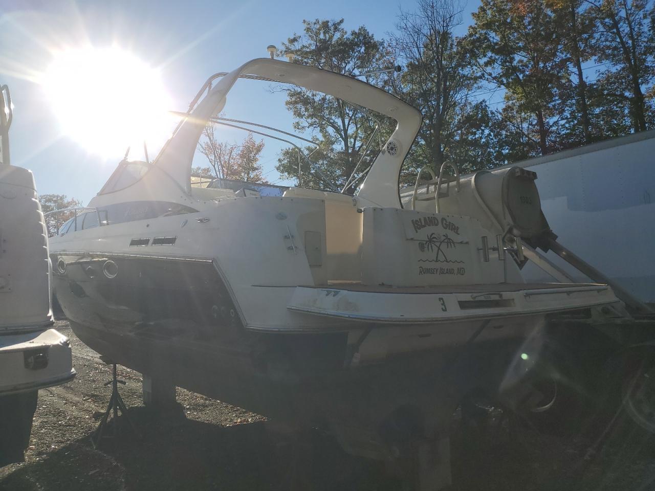 2000 Cruisers Yachts 3375-Boat