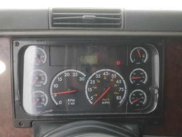 2005 Freightliner Columbia 120 Semi Truck