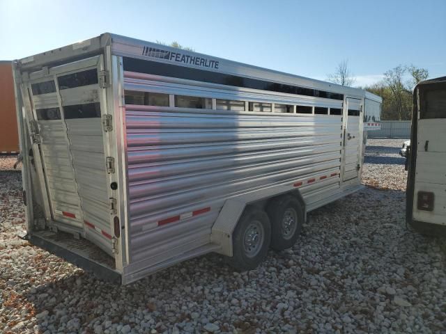 2021 Featherlite 8117-6720-STD Livestock Trailer