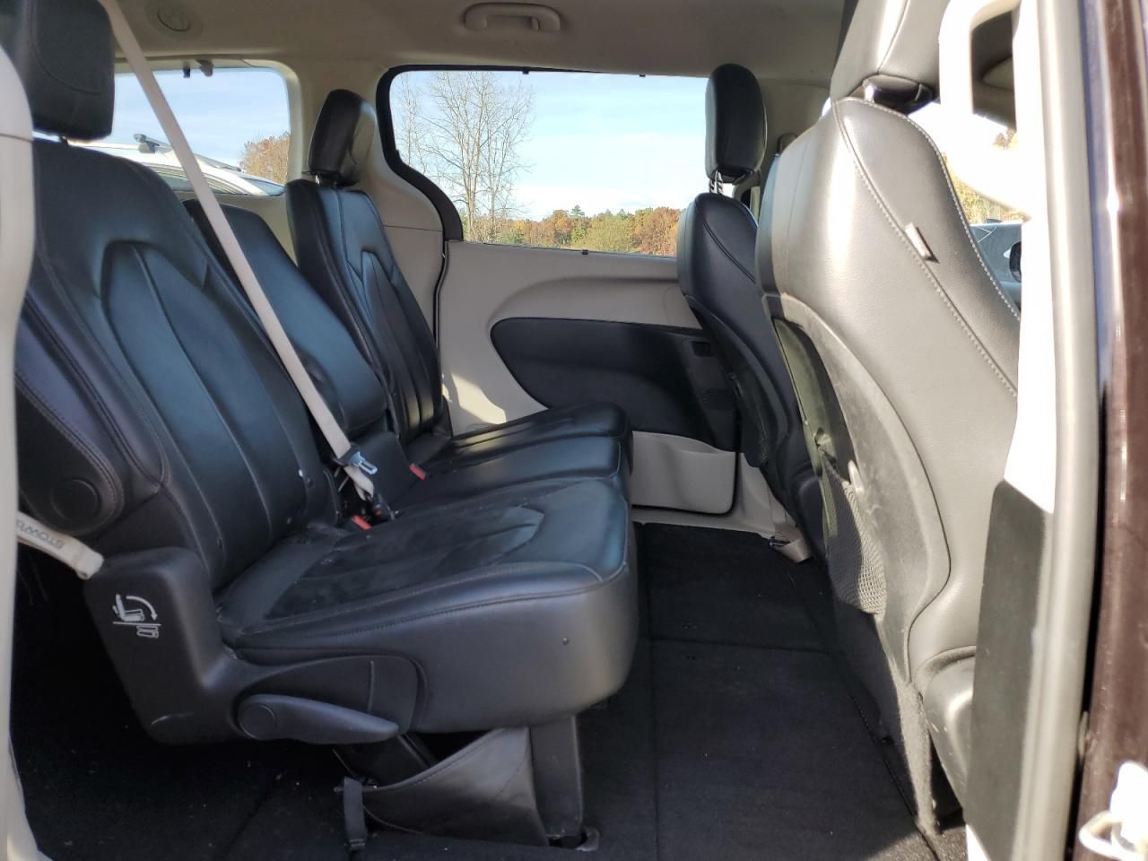 2017 Chrysler Pacifica Touring l
