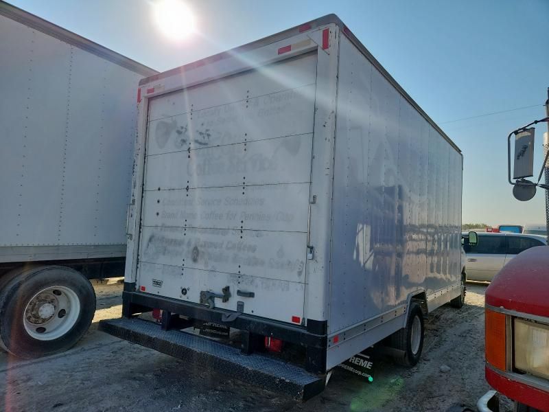 2008 Ford Econoline E450 Super Duty Cutaway Van