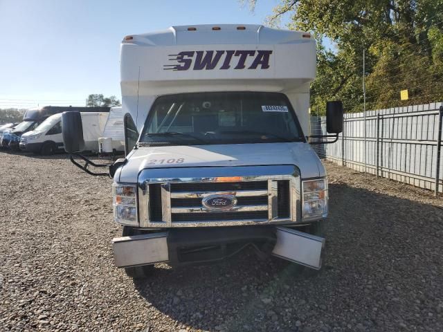 2021 Ford Econoline E450 Super Duty Cutaway Van