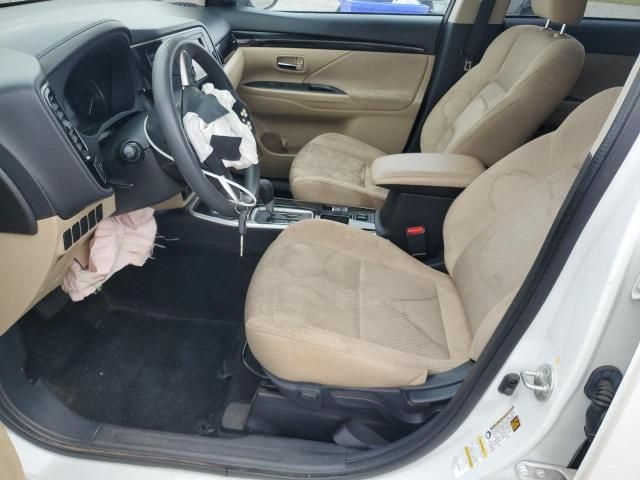 2020 Mitsubishi Outlander es