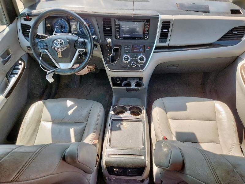 2018 Toyota Sienna XLE